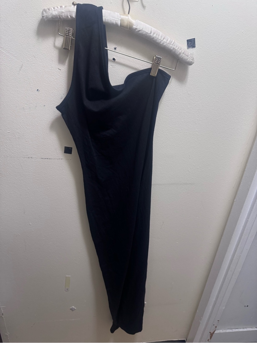 PrettyLittleThing Black One-Shoulder Midi  Dress size 6